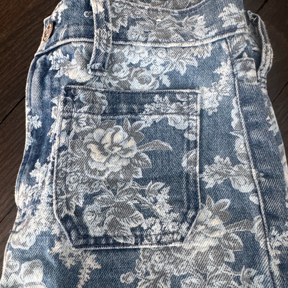 Love SHack Famcy Floral Jeans - Picture 7 of 12
